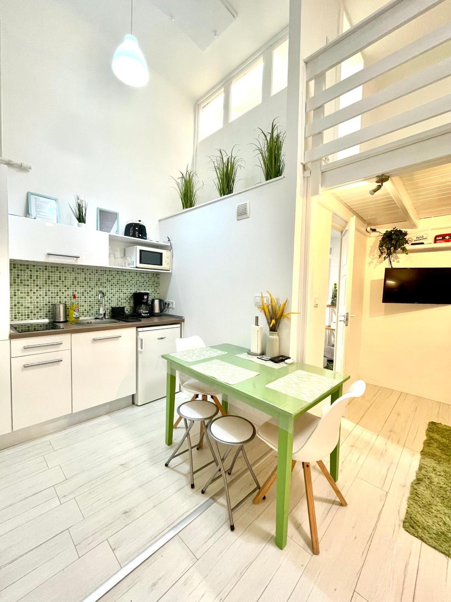 Teresian Apartment Near The Andrassy Street Free Air Conditioner Free Coffee Budapest Exterior foto