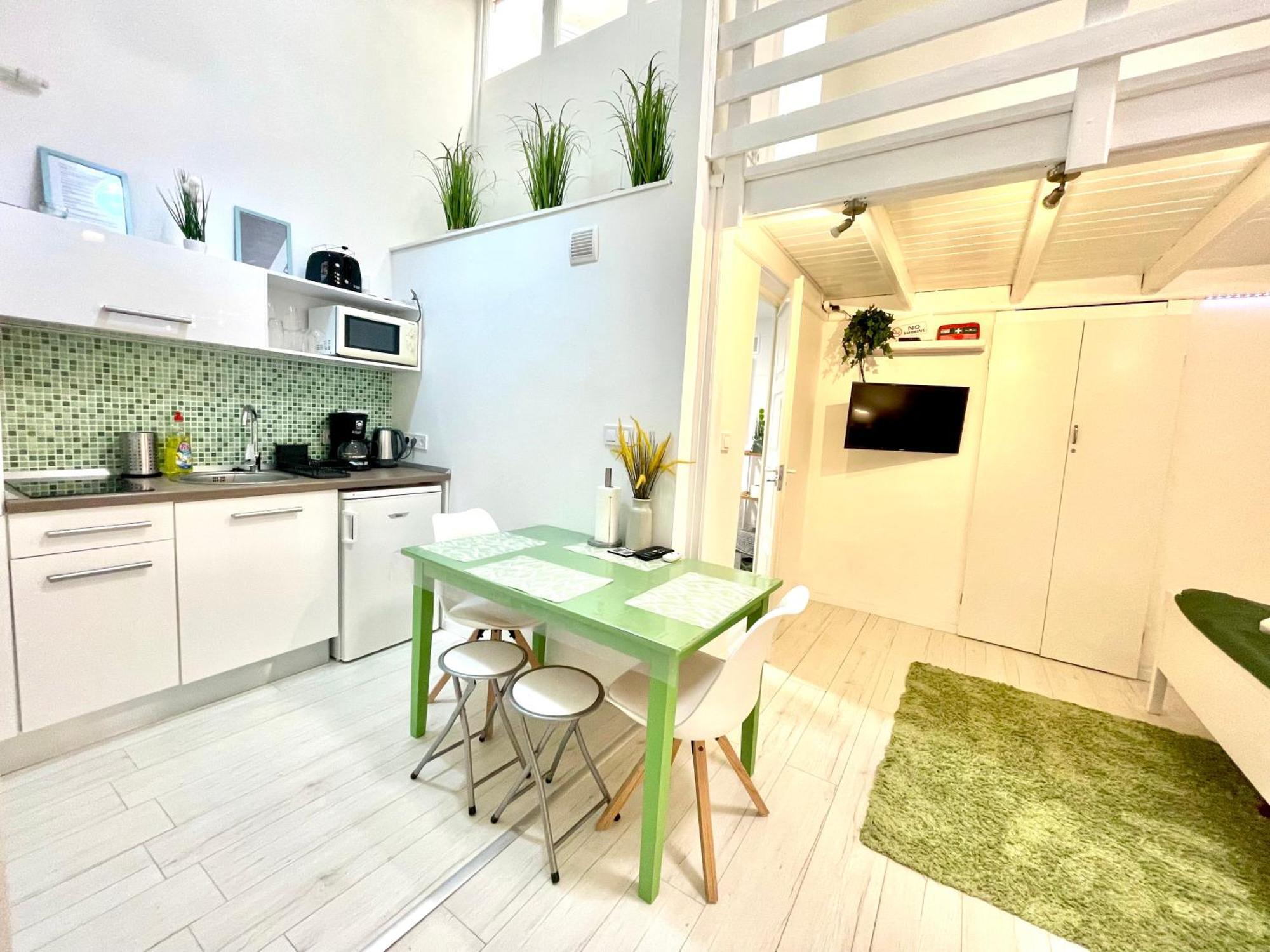 Teresian Apartment Near The Andrassy Street Free Air Conditioner Free Coffee Budapest Exterior foto